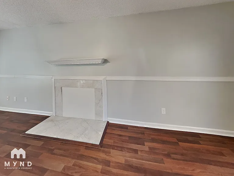 904 Estelle Ct — Photo 8