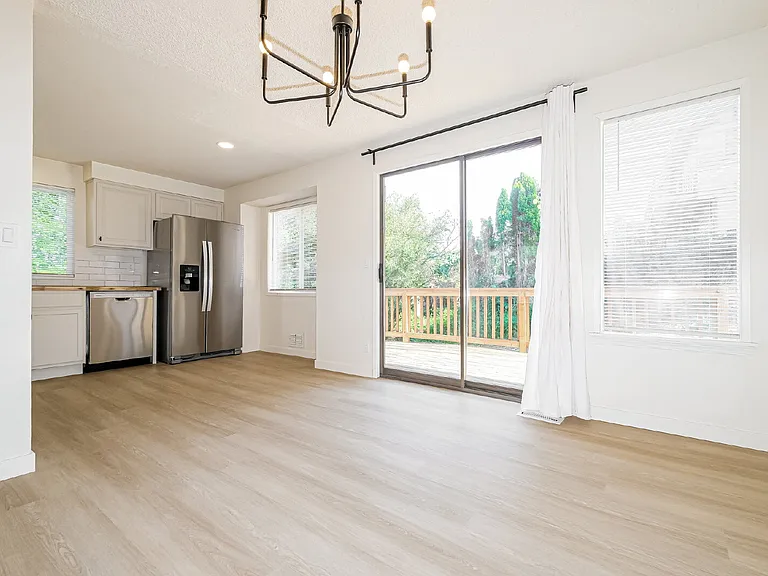 500 S 27th Pl — Photo 3