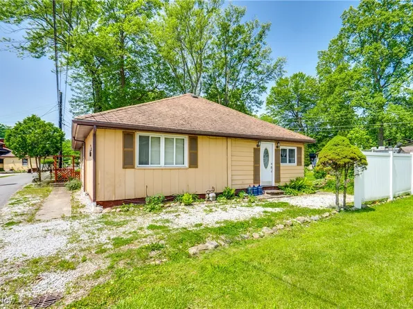 4944 Coleman Dr, Akron, OH 44319