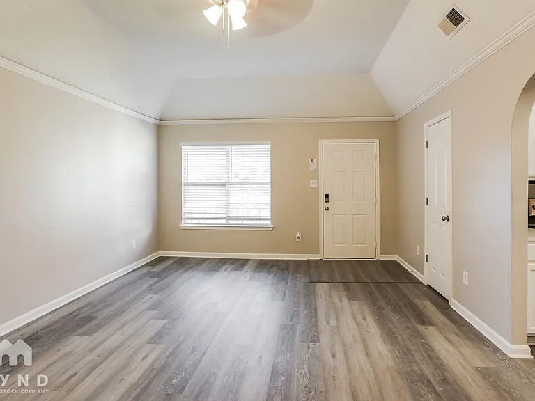 1142 Cross Valley Cv — Photo 2