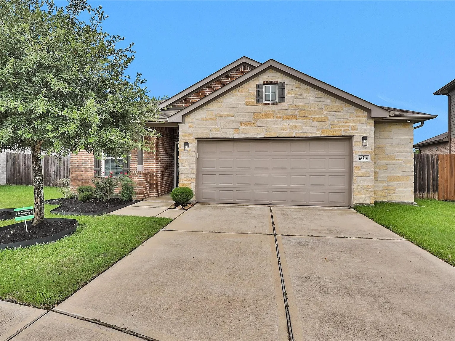 3 bed, 2.0 bath, 1941 sqft, $2,300 — Photo 1