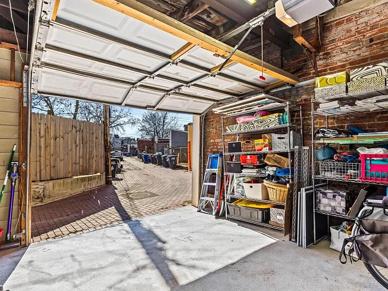 1331 C St NE — Photo 22