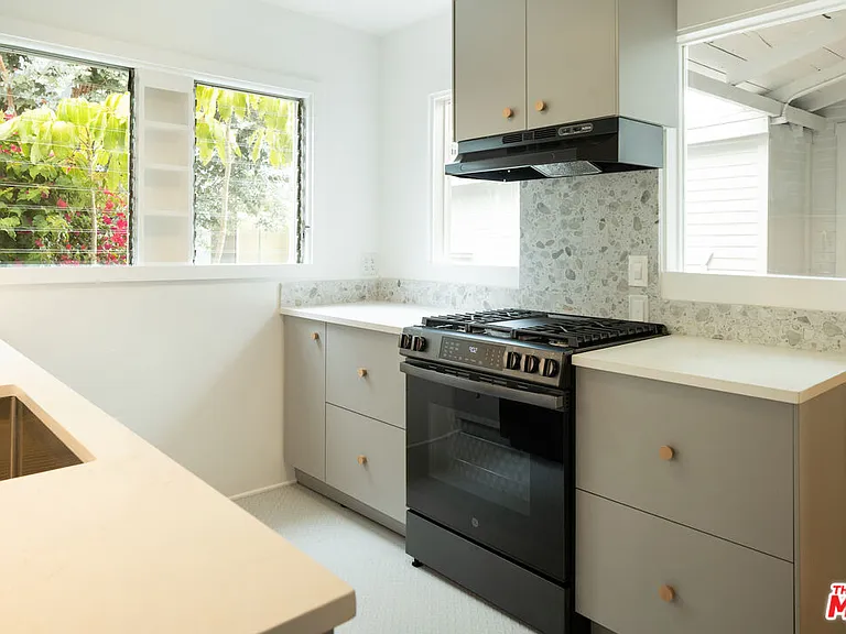 734 Pier Ave — Photo 12