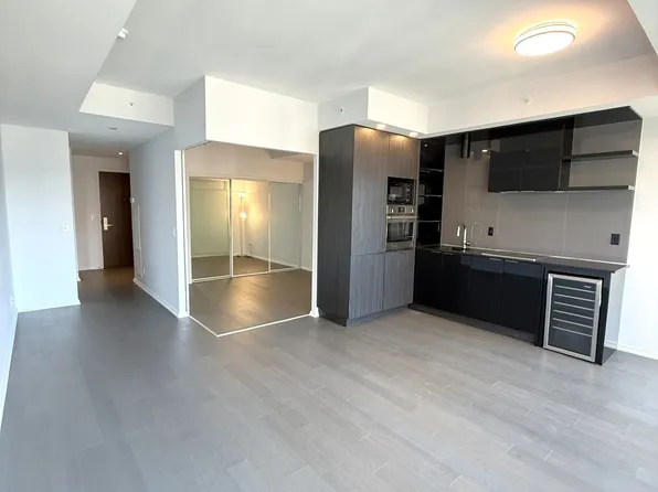 70 Temperance St Unit 2202, Toronto, ON M5H 0B1