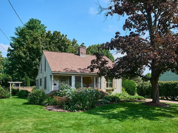 27 McKinley Ave, Easthampton, MA 01027
