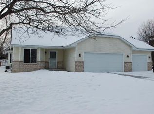 956 Sunrise Dr, Woodbury, MN 55125