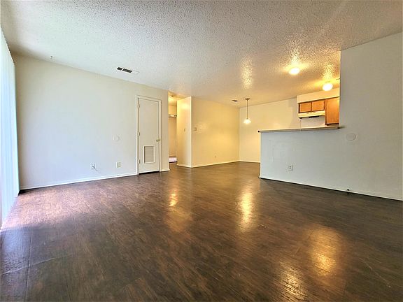 4th image of 2024A S 15th St #2B-1BA-800SQFT