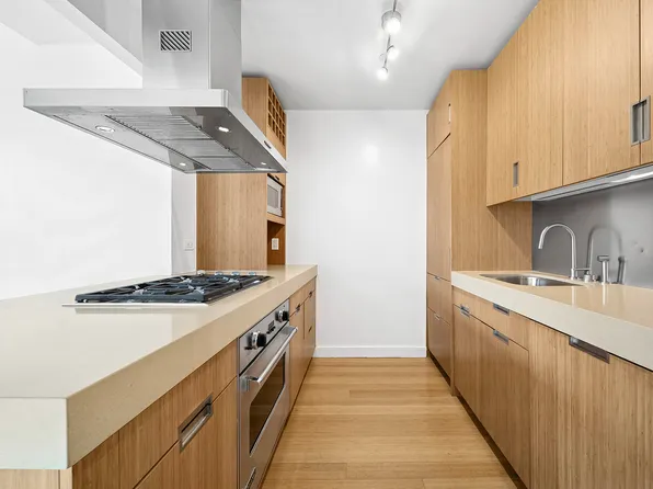 450 West 17th Street image 5 of 13