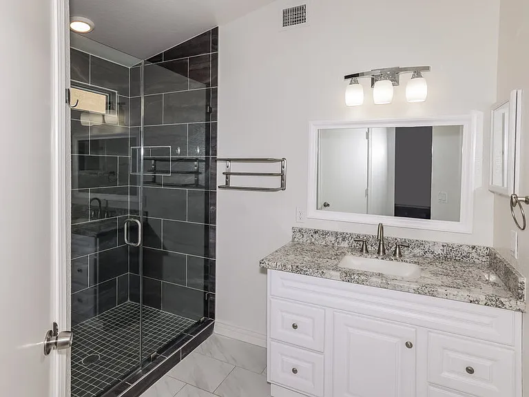 3916 E Morrow Dr — Photo 10