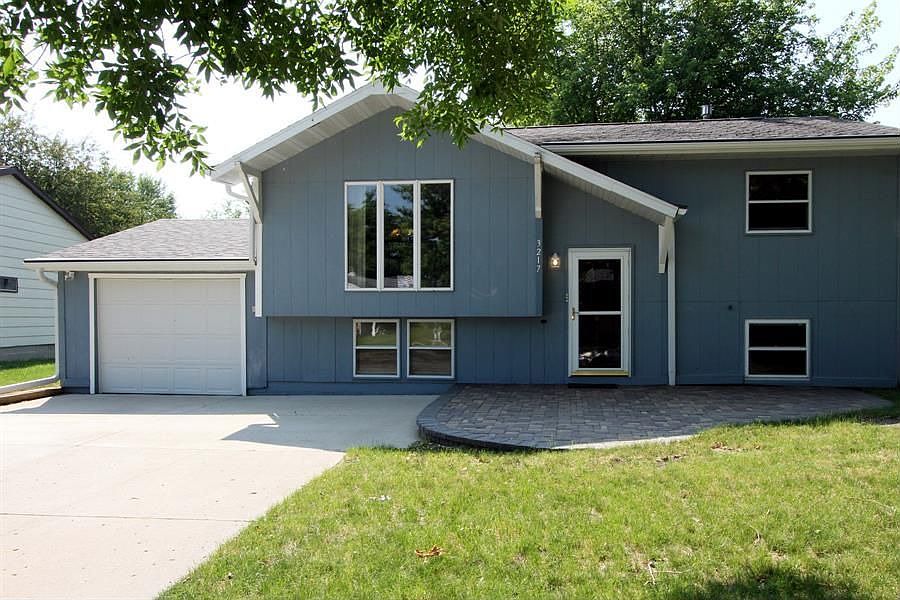 1st image of 3217 Center Lake Dr