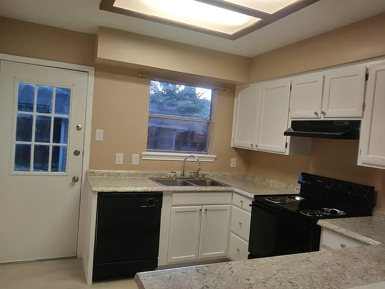522 Matt Ln — Photo 9