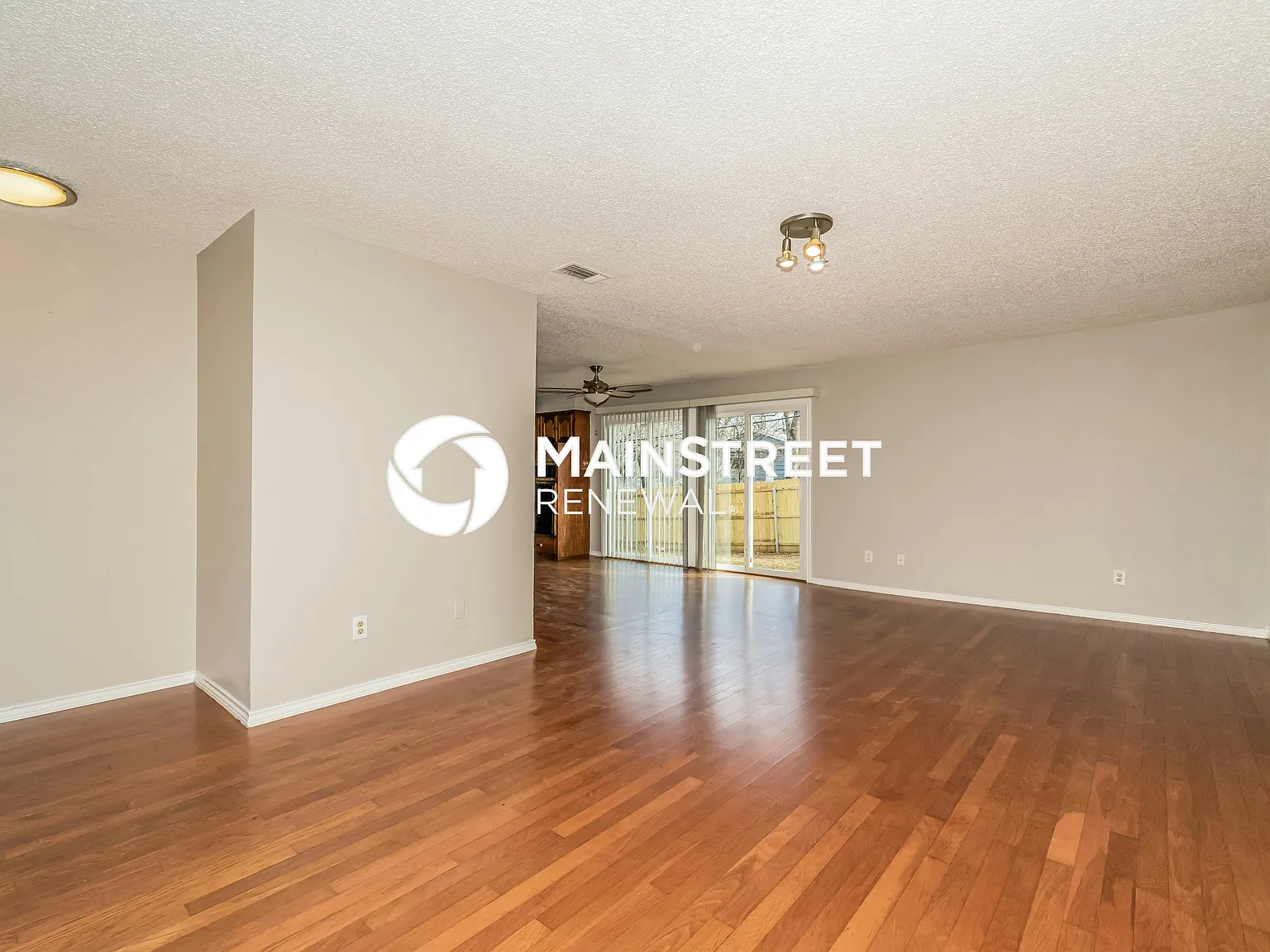112 Bluebonnet Dr — Photo 2