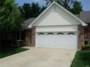 16 Summit Pointe Ct, Saint Charles, MO 63301