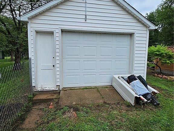 5th image of 710 Pottawatomie St