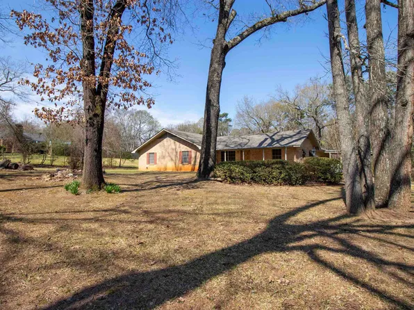 5811 Yarborough Rd, Longview, TX 75604