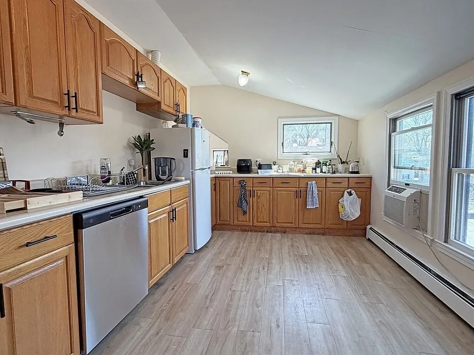 1st image of 541 Commonwealth Ave Floor 3