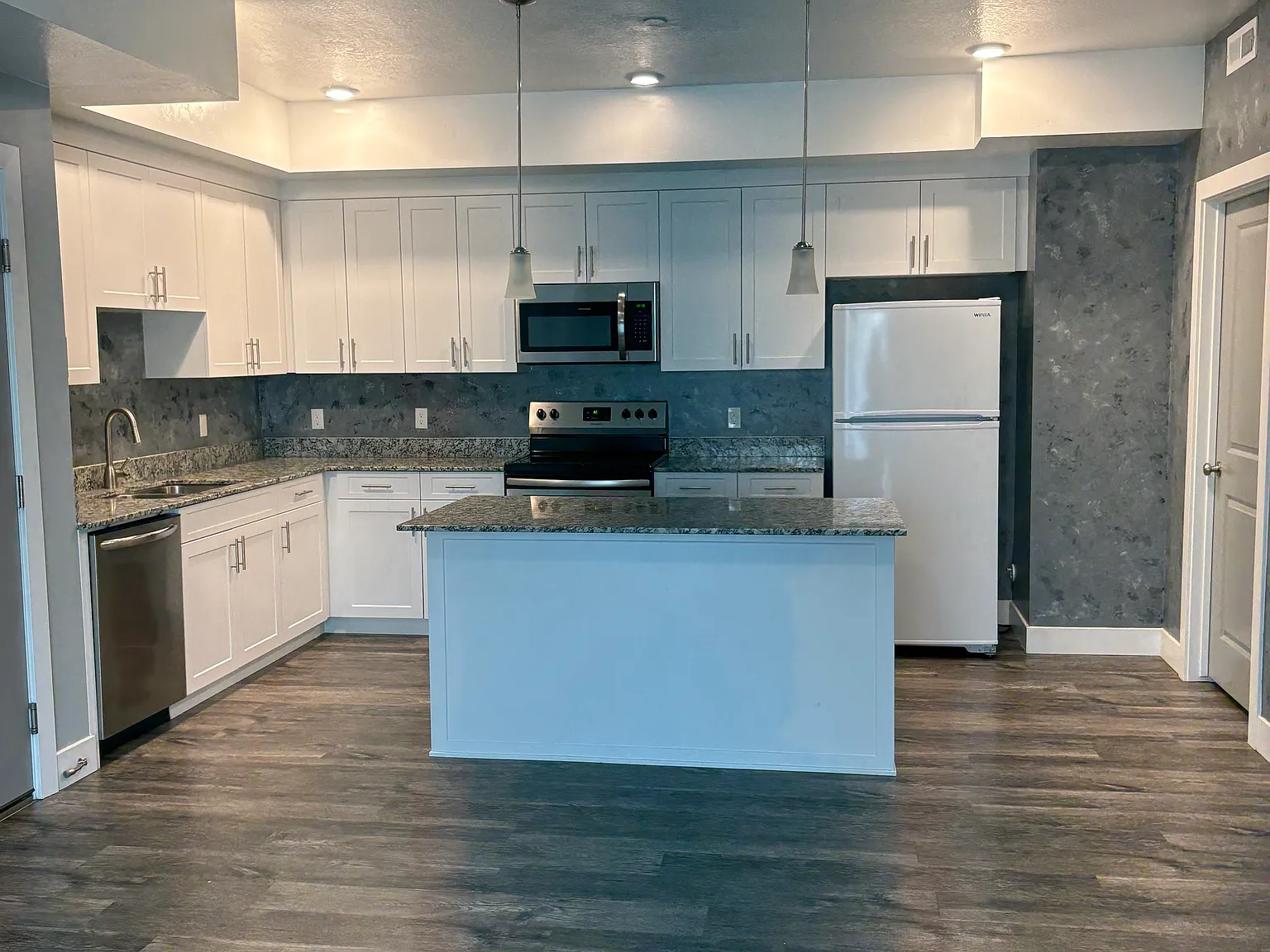 2 bed, 1000 sqft, $1,425 — Photo 4