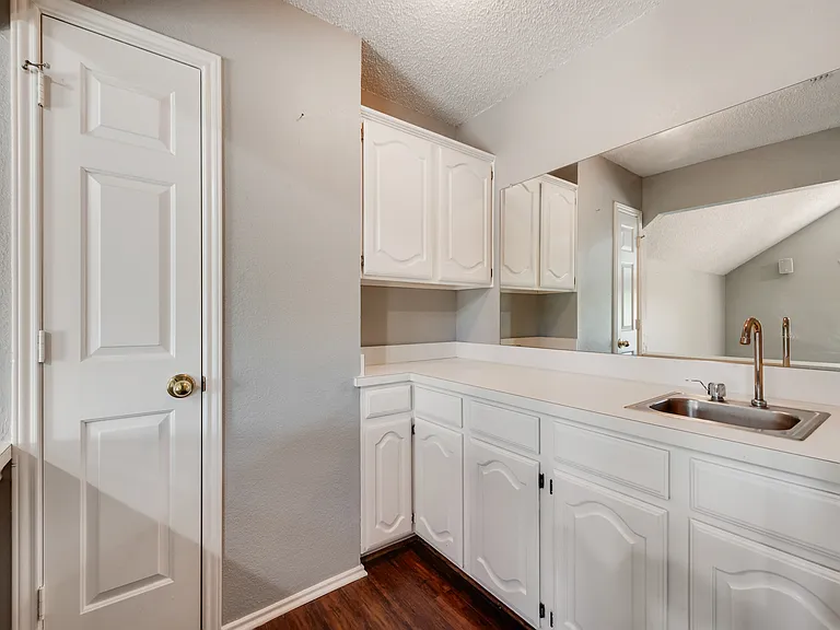2912 Shadow Oak Ct — Photo 29