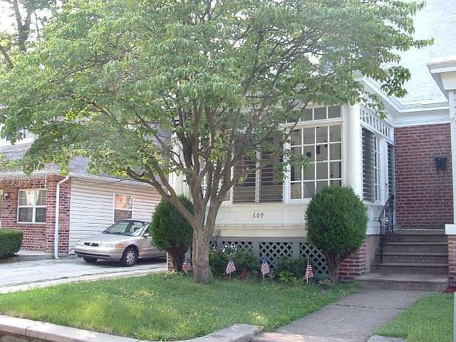 2nd image of 609 Andrews Ave