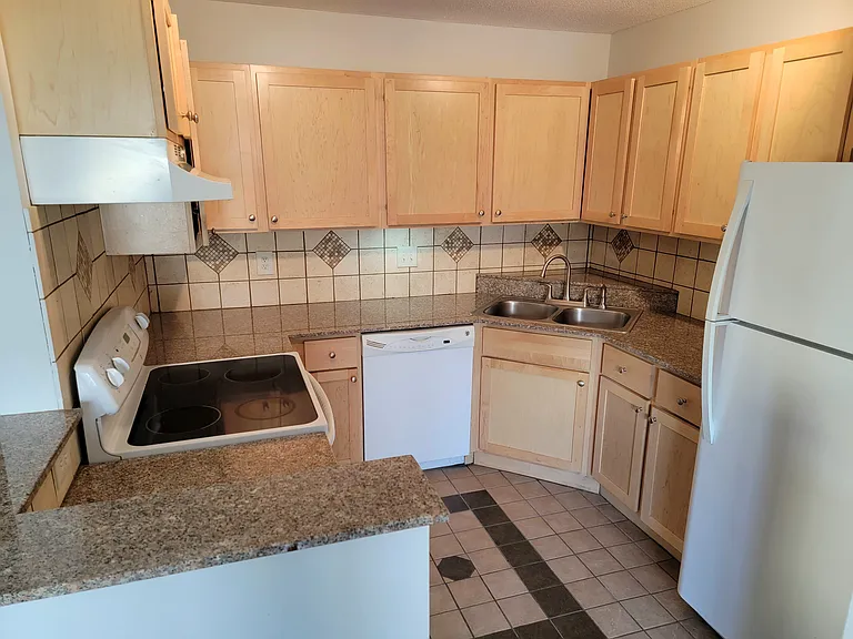 2060 Ridge Dr #31 — Photo 2