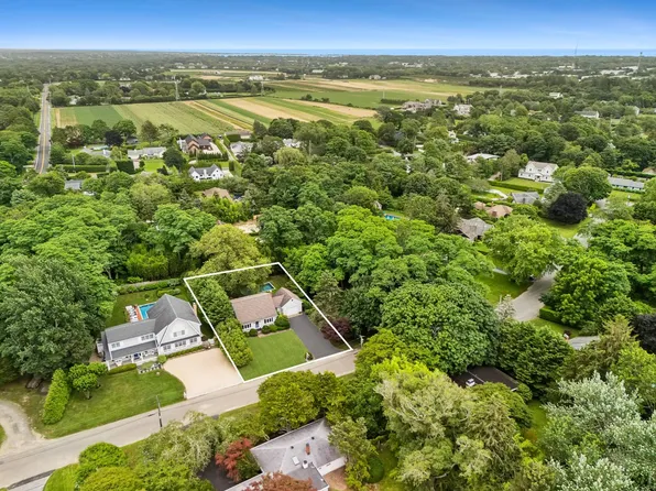 16 Kings Ln, Southampton, NY 11968