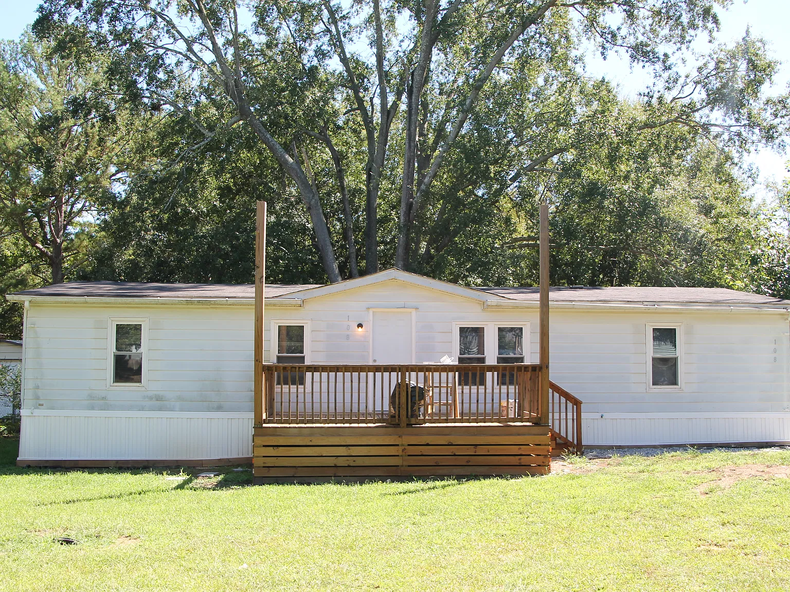 3 bed, 1200 sqft, $1,450 — Photo 1