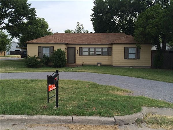 1611 Lake