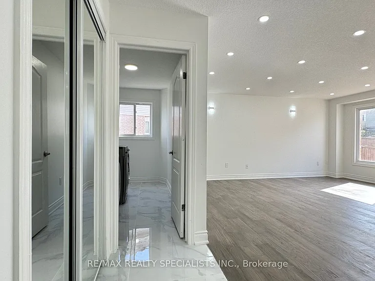 505 Bridlewreath Ct #UPPER LVL — Photo 18