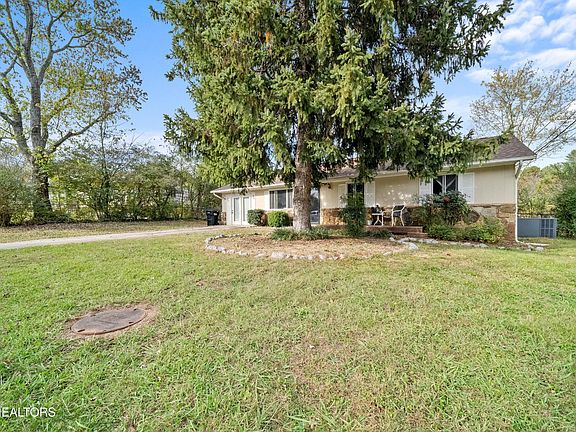 3rd image of 8436 Falcon Dr