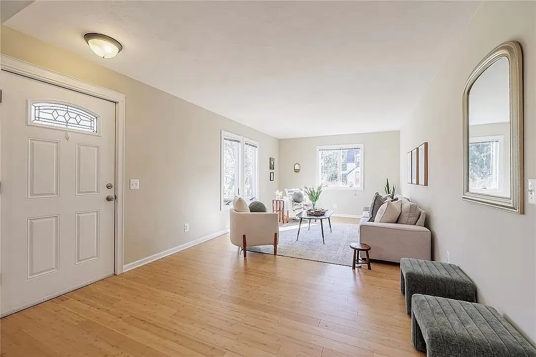 2 bed, 1068 sqft, $2,350 — Photo 2