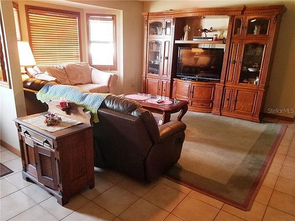 3rd image of 1364 Worthington Dr