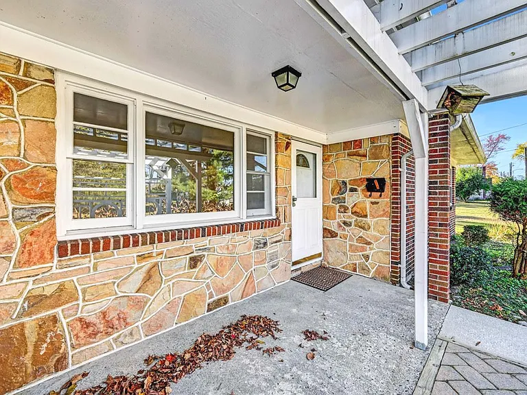819 Fairview Ave — Photo 4