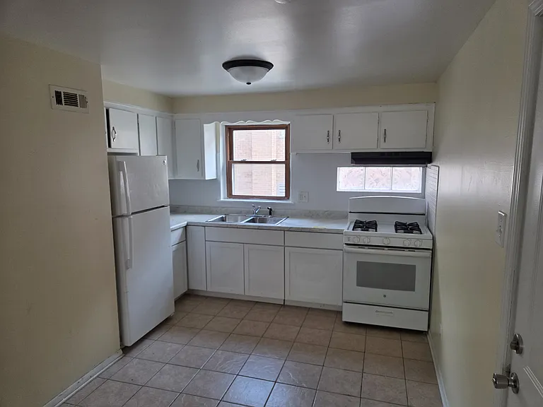 14132 S School St #2A — Photo 5