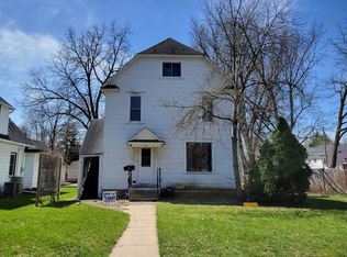 512 E Maple St, River Falls, WI 54022