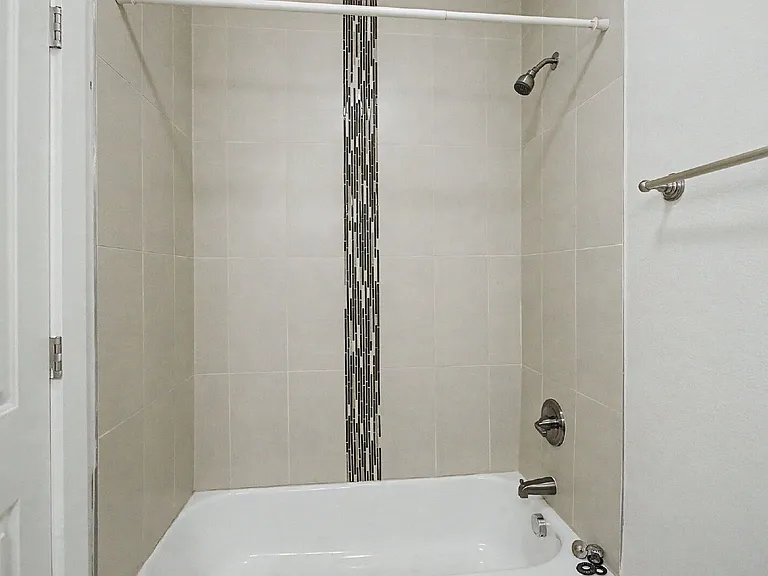 1230 N Logan St — Photo 39