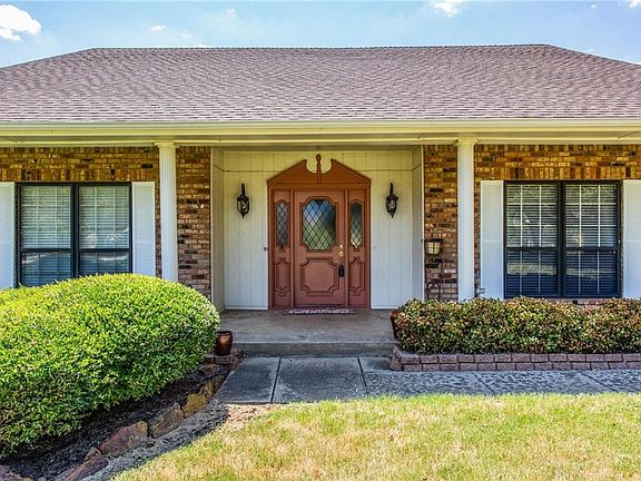 3rd image of 331 Oakview Dr