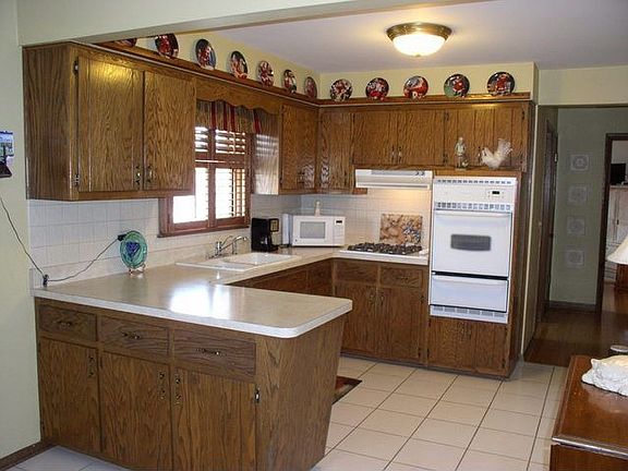 4th image of 6436 W 93rd St