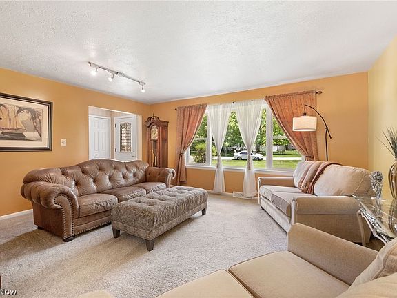 4th image of 675 Fairwood Dr