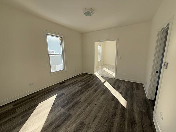 3rd image of 110 N 17th Ave #1