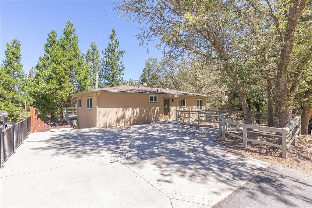 3 bed, 1825 sqft, $2,600 — Photo 3