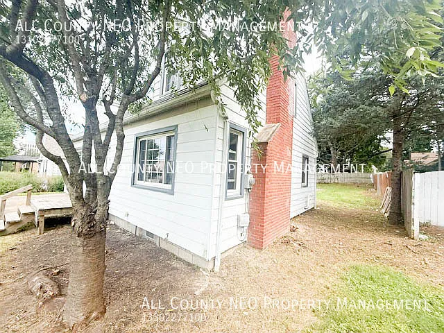 Charming and wellcaredfor 3bedroom, 2.5-bath Cape Cod! — Photo 2