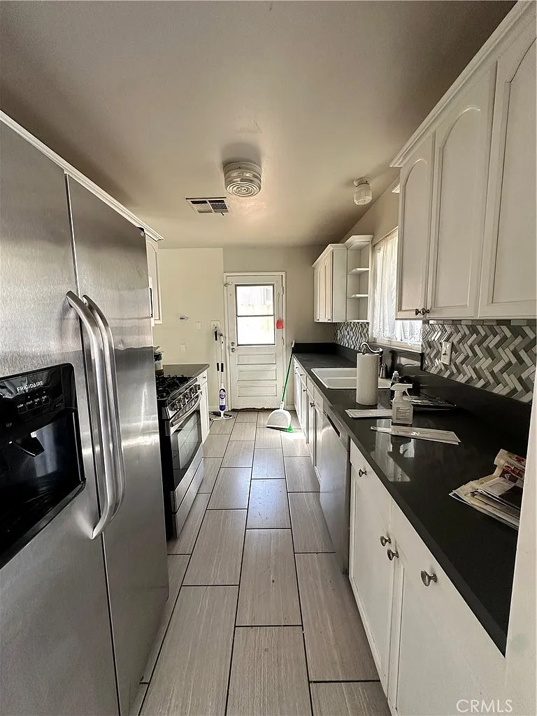3 bed, 1170 sqft, $3,500 — Photo 4