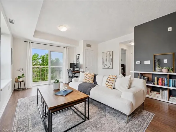 901 Paisley Rd #309, Guelph, ON N1K 0A7