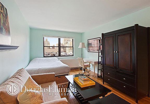 3rd image of 186 W 80th St APT 7C
