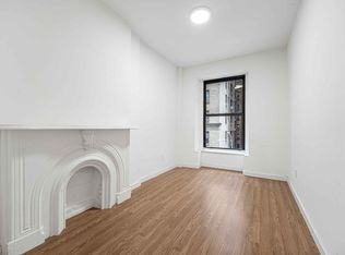 160 W 54th St #2, New York, NY 10019
