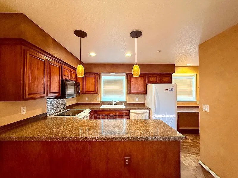 3 bed, 2.5 bath, 1486 sqft, $2,295 — Photo 3