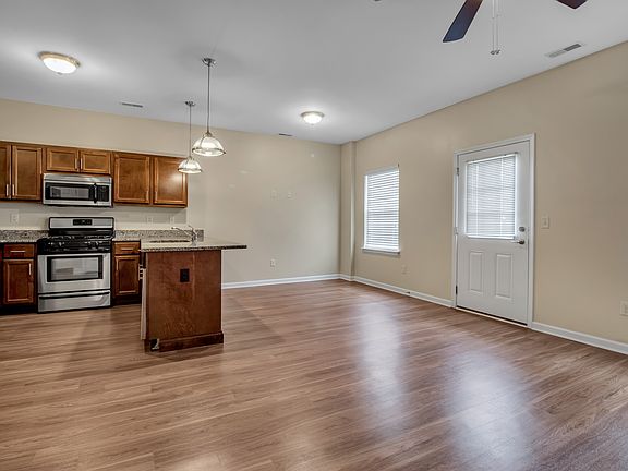 3rd image of 30 Hunt Club Cir #30H