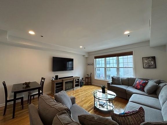 2nd image of 1120 Clinton St APT 3C