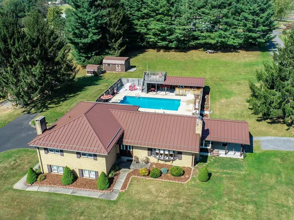 220 N 11th St, Oakland, MD 21550