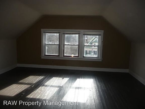 4th image of 868 Hutchins Ave #2